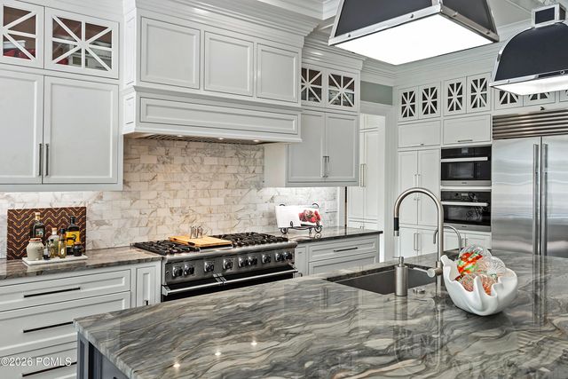 5543 Walker Woods Lane, Holladay, UT 84117