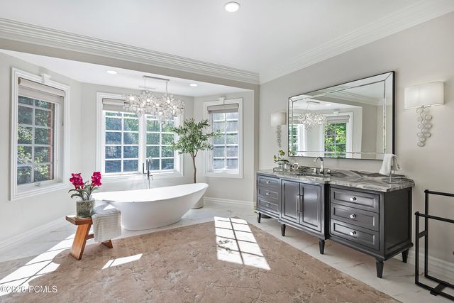 5543 Walker Woods Lane, Holladay, UT 84117