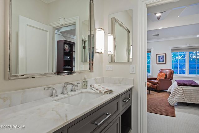 5543 Walker Woods Lane, Holladay, UT 84117