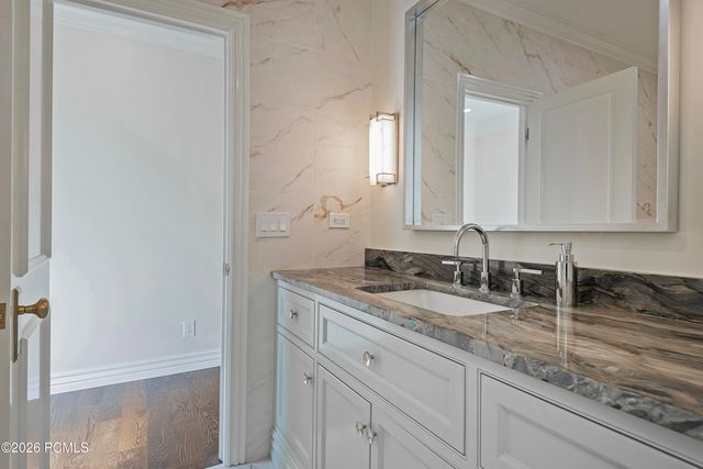 5543 Walker Woods Lane, Holladay, UT 84117