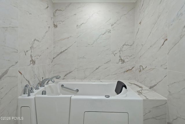 5543 Walker Woods Lane, Holladay, UT 84117