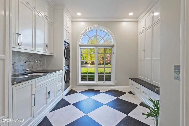 5543 Walker Woods Lane, Holladay, UT 84117
