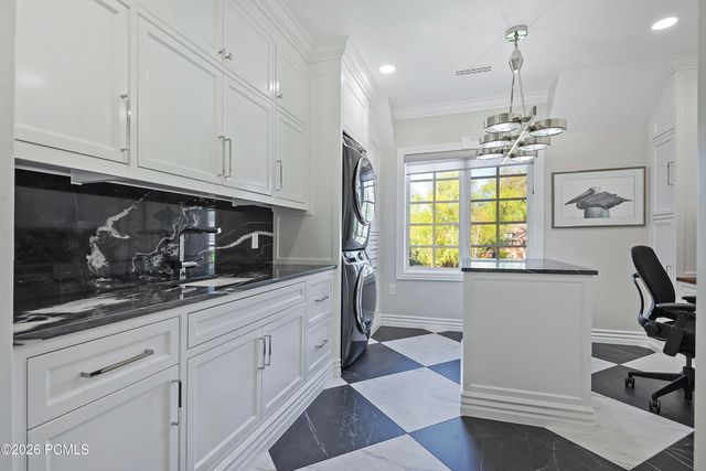 5543 Walker Woods Lane, Holladay, UT 84117
