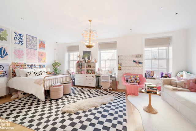 318 W 20TH Street, New York City, NY 10011