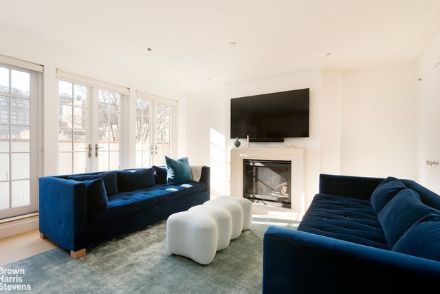 318 W 20TH Street, New York City, NY 10011