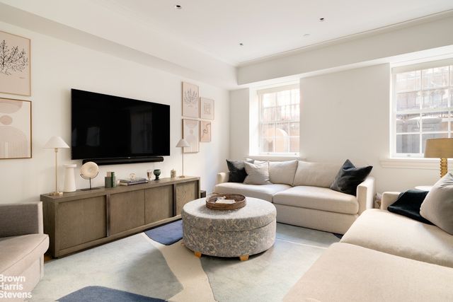 318 W 20TH Street, New York City, NY 10011