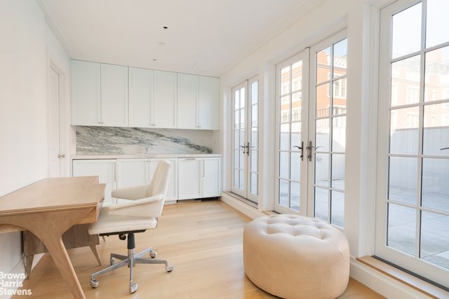 318 W 20TH Street, New York City, NY 10011