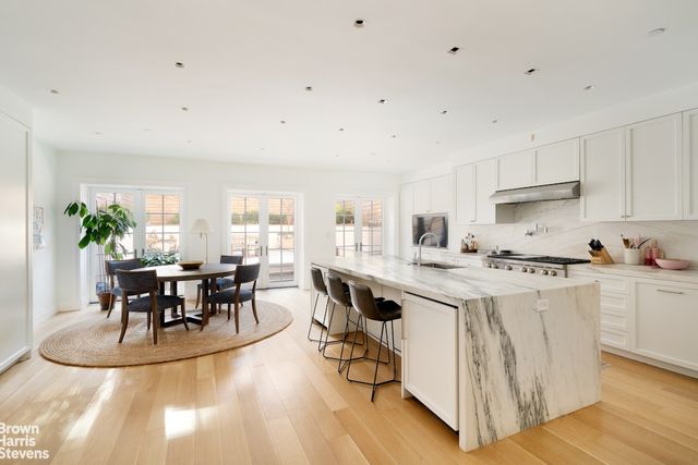 318 W 20TH Street, New York City, NY 10011