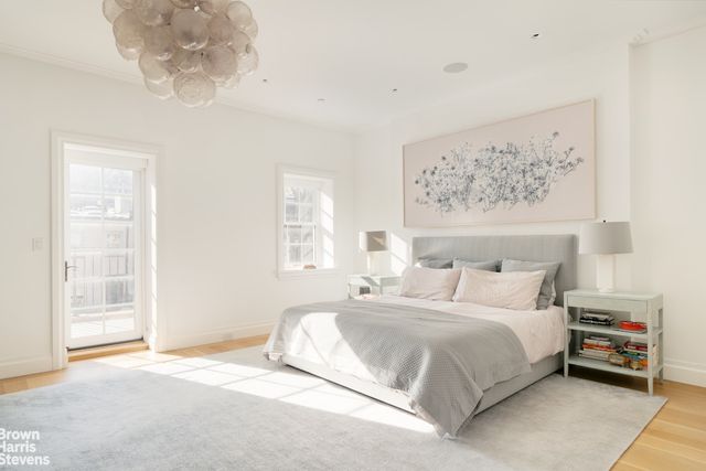 318 W 20TH Street, New York City, NY 10011