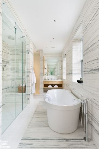 318 W 20TH Street, New York City, NY 10011