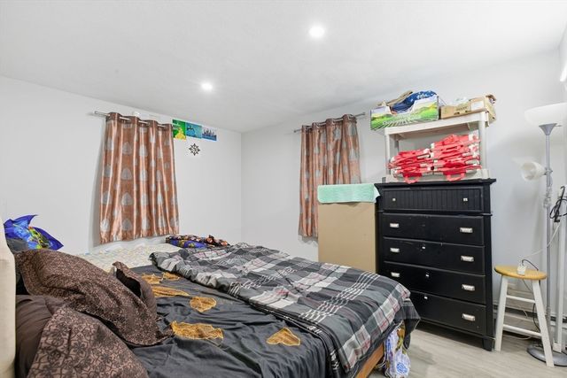 14 Mount Pleasant Ave, Dracut, MA 01826