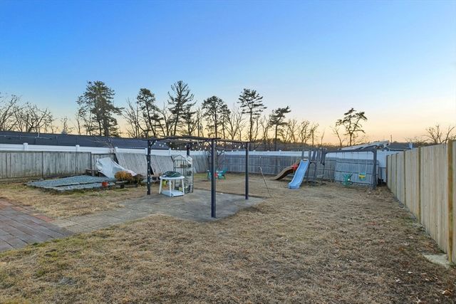 14 Mount Pleasant Ave, Dracut, MA 01826