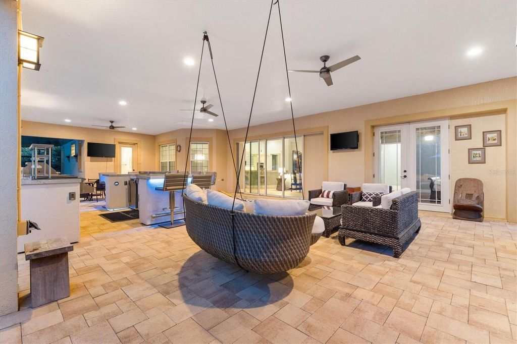 Image 4 of property listing at 849 OAKWOOD STREET, The Villages, FL 32163