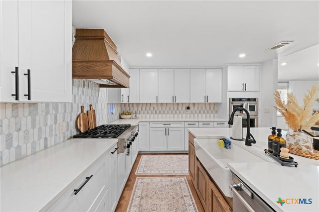 702 E Sandy Lane, Little River Academy, TX 76554