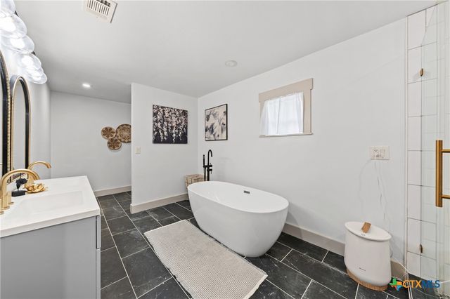 702 E Sandy Lane, Little River Academy, TX 76554