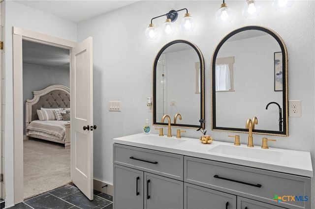 702 E Sandy Lane, Little River Academy, TX 76554