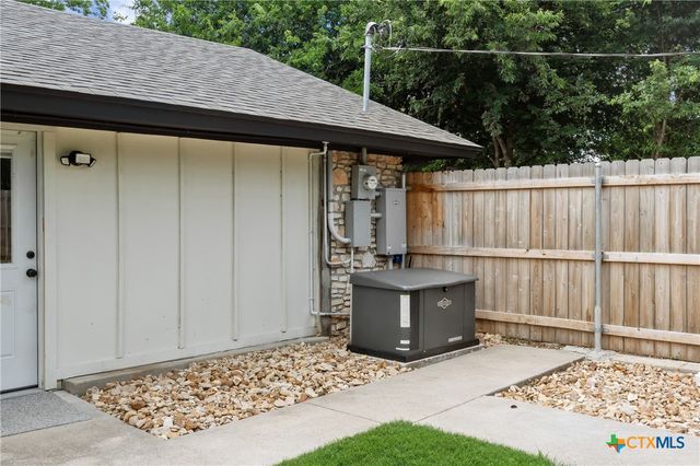 702 E Sandy Lane, Little River Academy, TX 76554