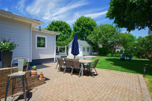 7 Abrams Place, Lynbrook, NY 11563
