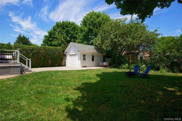7 Abrams Place, Lynbrook, NY 11563
