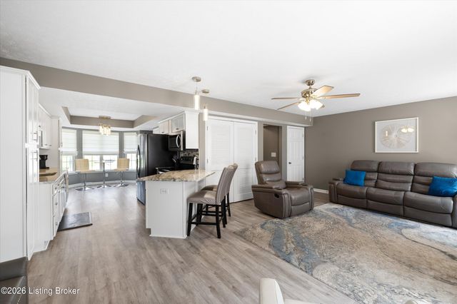 11203 Sandwood Pl, Louisville, KY 40272