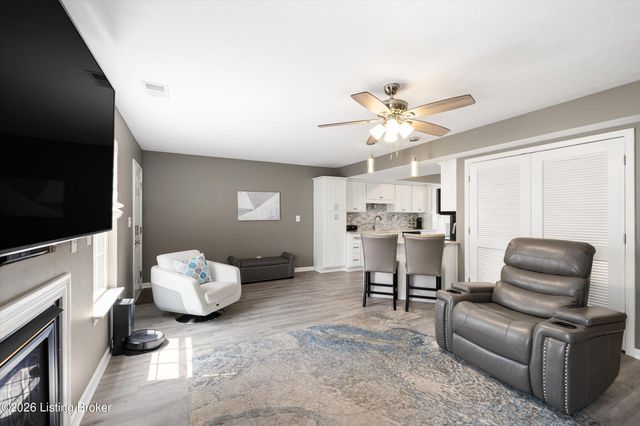 11203 Sandwood Pl, Louisville, KY 40272