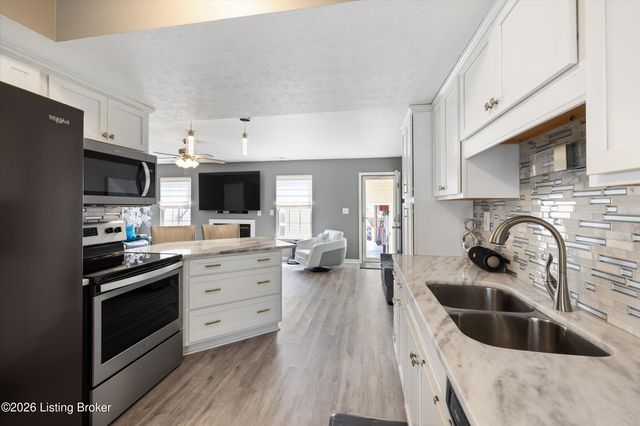 11203 Sandwood Pl, Louisville, KY 40272
