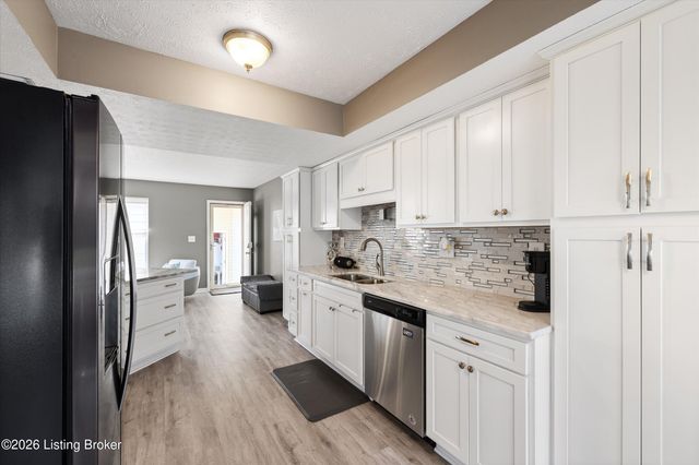 11203 Sandwood Pl, Louisville, KY 40272