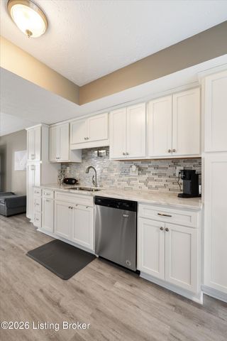 11203 Sandwood Pl, Louisville, KY 40272