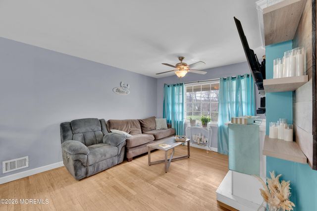 15 Ralph Place, Jackson, NJ 08527