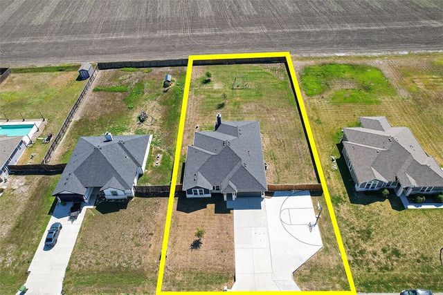 144 Longhorn Dr, Odem, TX 78370