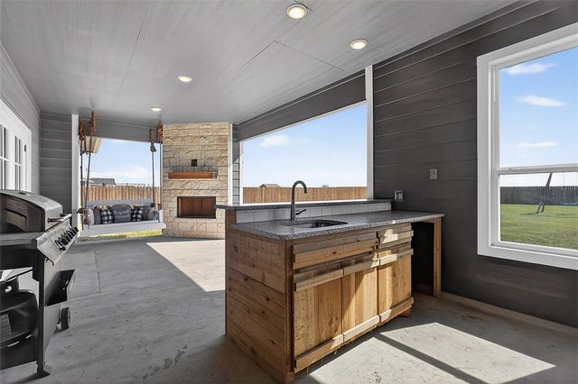 144 Longhorn Dr, Odem, TX 78370