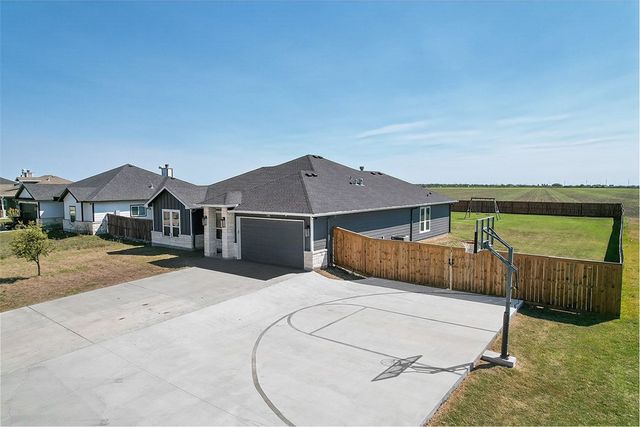 144 Longhorn Dr, Odem, TX 78370