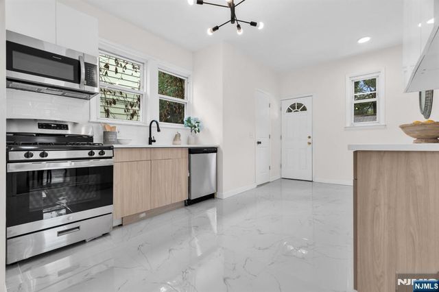 240 End Avenue, Newark, NJ 07106
