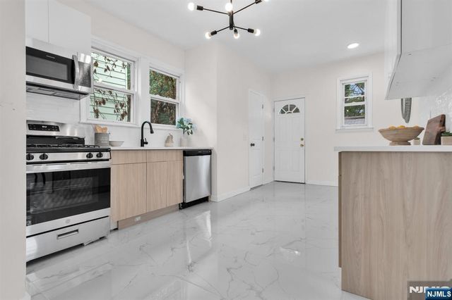 240 End Avenue, Newark, NJ 07106