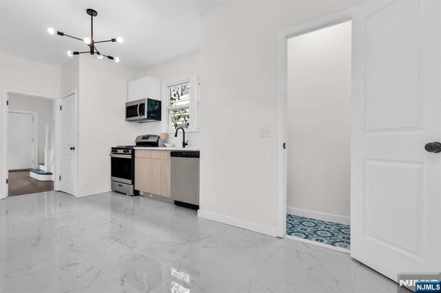240 End Avenue, Newark, NJ 07106