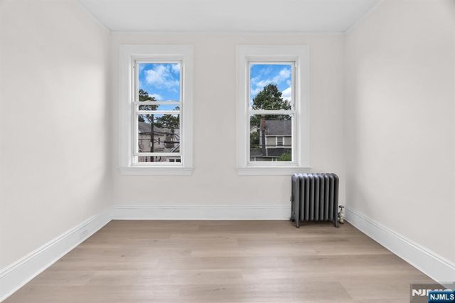 240 End Avenue, Newark, NJ 07106