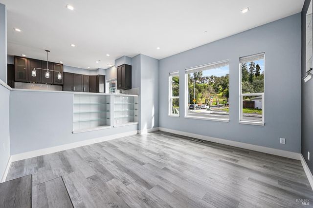 3637 Aaron Dr, Santa Rosa, CA 95404