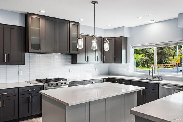 3637 Aaron Dr, Santa Rosa, CA 95404