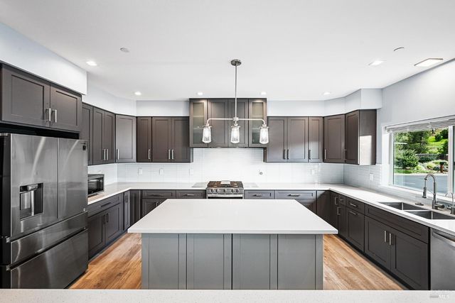 3637 Aaron Dr, Santa Rosa, CA 95404