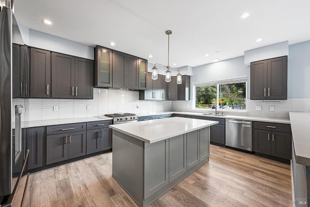 3637 Aaron Dr, Santa Rosa, CA 95404