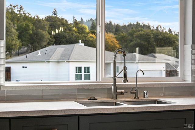 3637 Aaron Dr, Santa Rosa, CA 95404