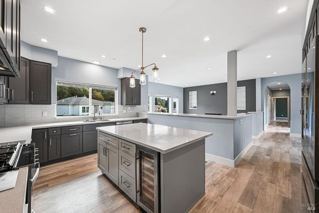 3637 Aaron Dr, Santa Rosa, CA 95404