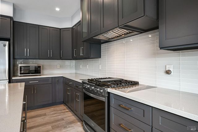 3637 Aaron Dr, Santa Rosa, CA 95404