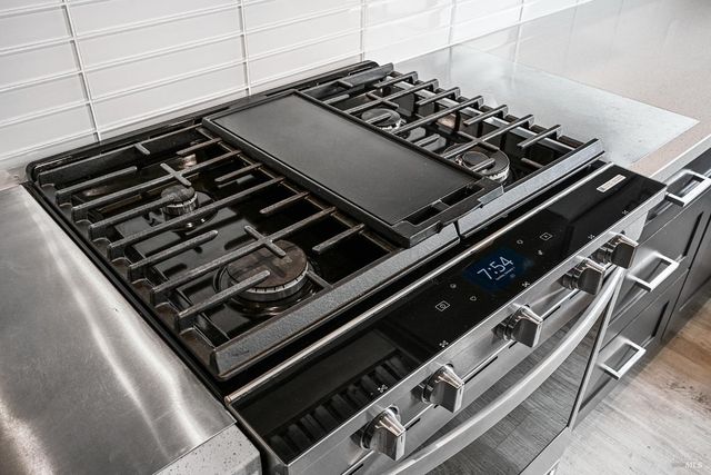 3637 Aaron Dr, Santa Rosa, CA 95404