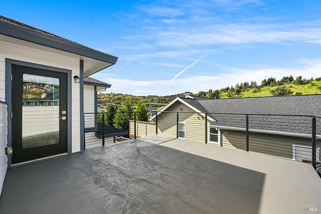 3637 Aaron Dr, Santa Rosa, CA 95404