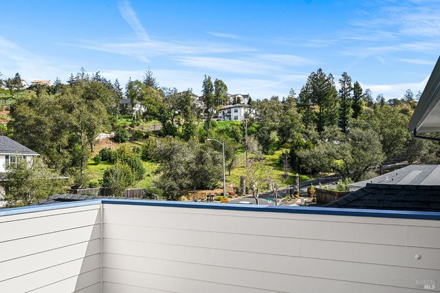 3637 Aaron Dr, Santa Rosa, CA 95404