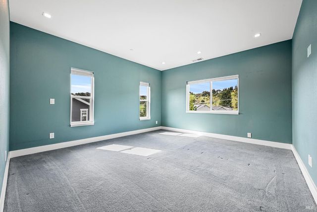 3637 Aaron Dr, Santa Rosa, CA 95404