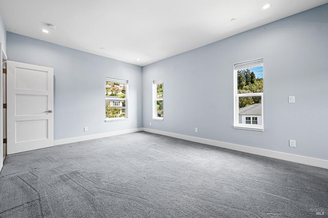 3637 Aaron Dr, Santa Rosa, CA 95404