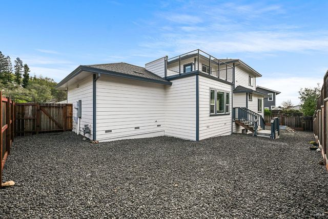 3637 Aaron Dr, Santa Rosa, CA 95404