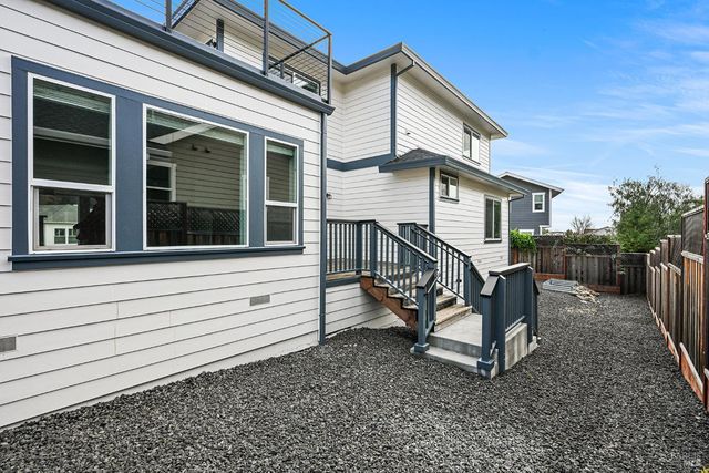 3637 Aaron Dr, Santa Rosa, CA 95404